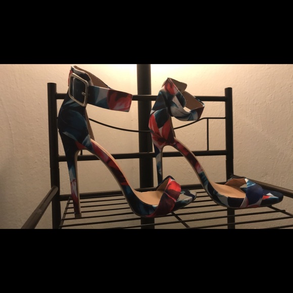 Heels - Picture 2 of 2